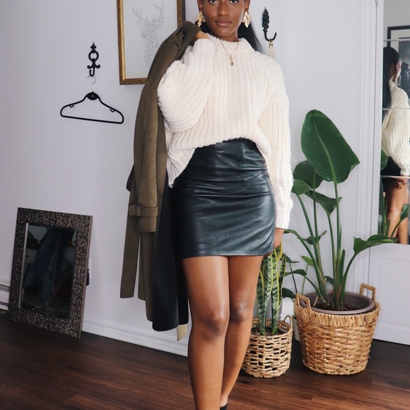 Marciano - High waisted Black leather skirt - size 4 - Picture 3 of 15